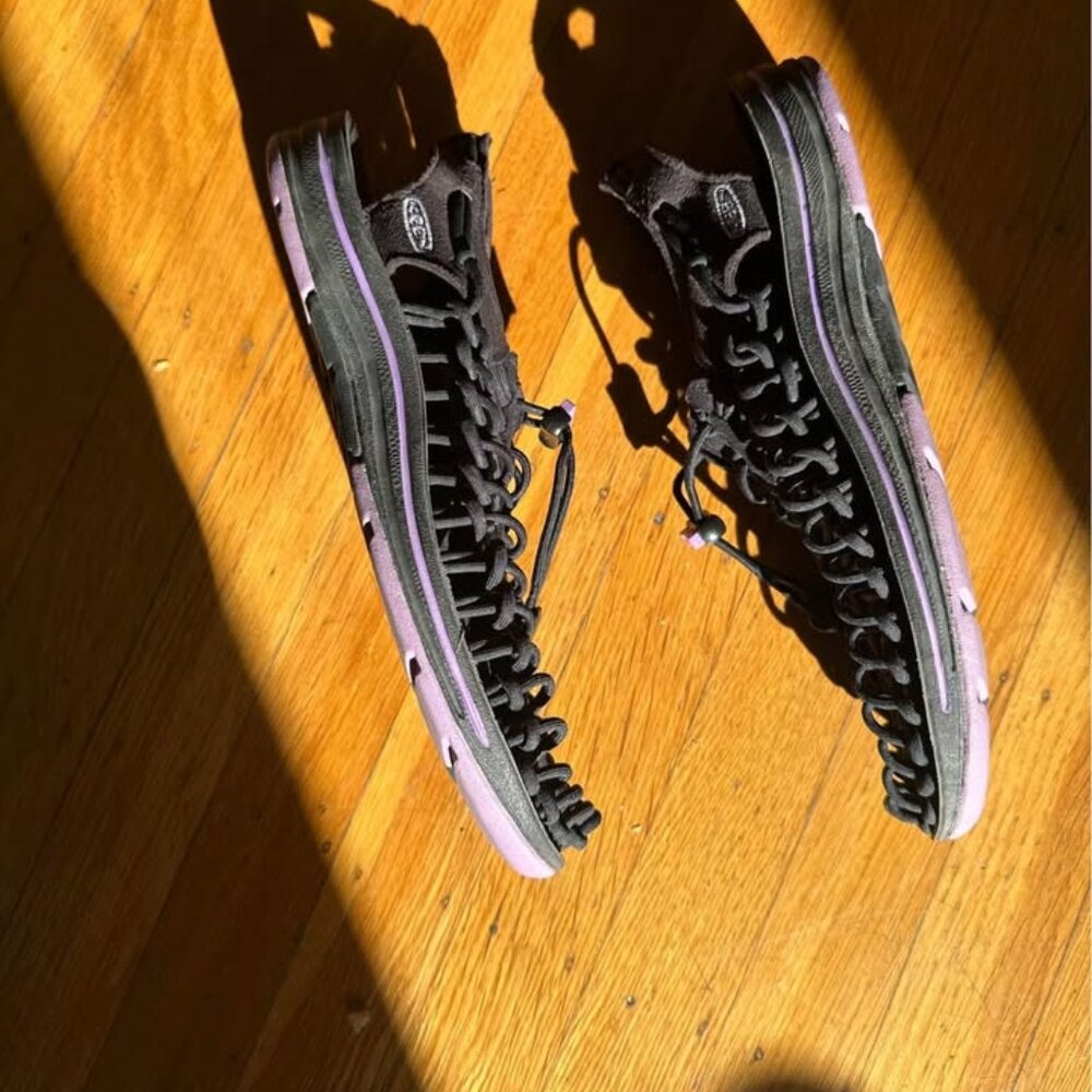 KEEN Sandals/Water shoes Black and Purple size 8.5